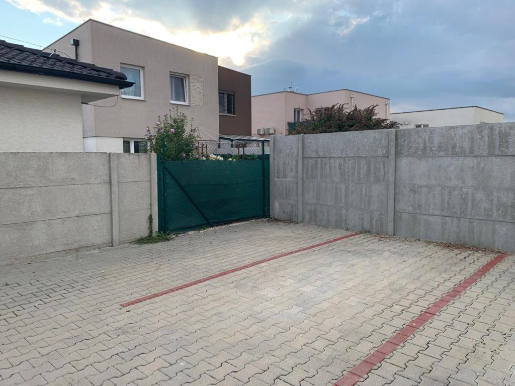 Apartament Modern 2 Bed House Near Bratislava With Parking Rovinka Zewnętrze zdjęcie